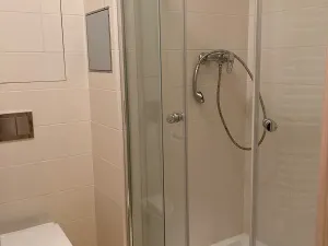 Pronájem bytu 1+kk, Praha - Vysočany, Freyova, 28 m2