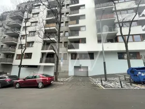 Pronájem garážového stání, Praha - Žižkov, Kališnická, 15 m2