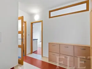 Pronájem bytu 2+kk, Praha - Kamýk, Cílkova, 41 m2