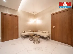 Pronájem obchodního prostoru, Praha - Staré Město, náměstí Curieových, 75 m2