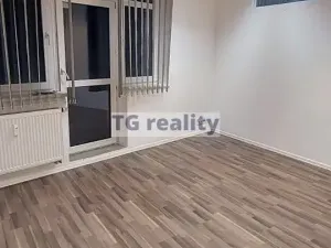 Pronájem kanceláře, Praha - Kobylisy, Nad Šutkou, 58 m2