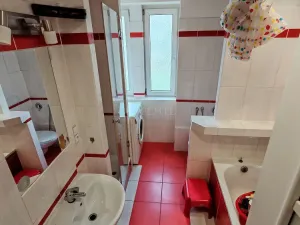 Prodej bytu 3+1, Ostrov, Hlavní třída, 76 m2