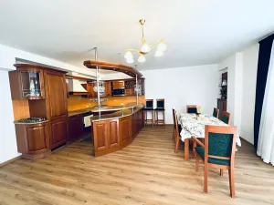 Prodej bytu 4+kk, Karlovy Vary, Zámecký vrch, 177 m2