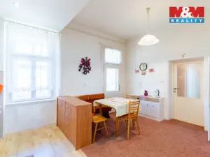 Prodej bytu 3+1, Kroměříž, Husovo náměstí, 92 m2