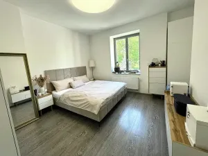 Pronájem bytu 2+kk, Praha - Vršovice, Omská, 50 m2