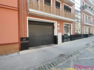 Pronájem garážového stání, Brno, Spolková, 15 m2