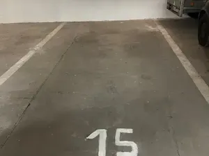 Pronájem garážového stání, Praha - Holešovice, Osadní, 11 m2