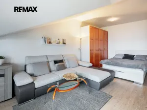Prodej bytu 1+kk, Nupaky, Za Hotelem, 52 m2