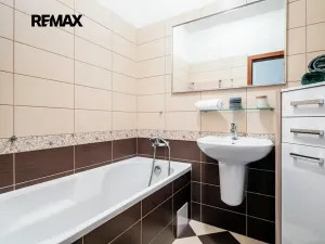 Prodej bytu 1+kk, Nupaky, Za Hotelem, 52 m2