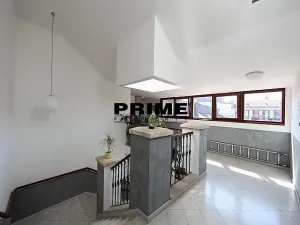 Pronájem kanceláře, Praha - Smíchov, Štefánikova, 168 m2