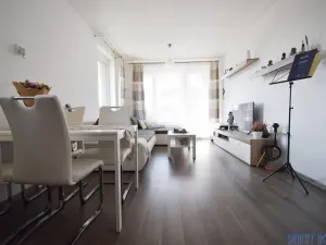 Pronájem bytu 2+kk, Praha - Štěrboholy, Kryšpínova, 60 m2