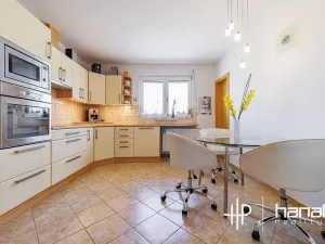 Prodej výrobních prostor, Dolany, 900 m2