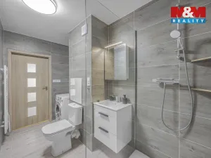 Pronájem bytu 2+1, Chvaletice, U Kulturního domu, 60 m2