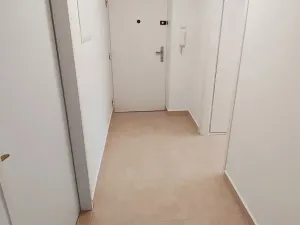 Pronájem bytu 2+1, Praha - Kobylisy, Vršní, 56 m2