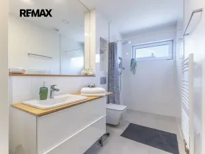 Prodej vícegeneračního domu, Bavoryně, 194 m2