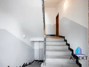 Pronájem bytu 1+1, Praha - Podolí, U podolského hřbitova, 30 m2