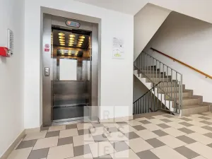 Prodej bytu 2+kk, Praha - Holešovice, Na Maninách, 59 m2