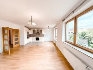 Pronájem bytu 2+kk, Praha - Vršovice, Pod stupni, 60 m2