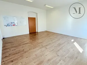 Pronájem kanceláře, České Budějovice, Nádražní, 180 m2