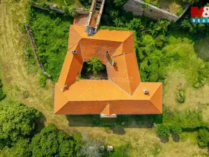 Prodej historického objektu, Zvoleněves, 5000 m2