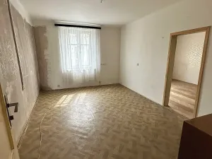 Prodej bytu 2+1, Karlovy Vary, Nejdecká, 55 m2