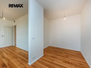Pronájem bytu 1+kk, Praha - Radlice, U Komína, 37 m2