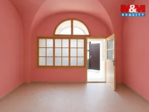 Prodej atypického bytu, Olomouc - Svatý Kopeček, nám. Sadové, 70 m2