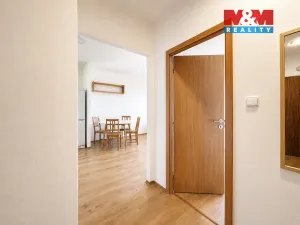 Pronájem bytu 2+kk, Praha - Petrovice, Kurčatovova, 43 m2