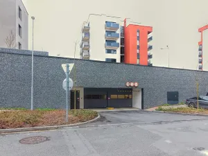 Pronájem garážového stání, Praha - Modřany, Zlochova, 13 m2