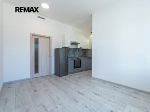 Pronájem bytu 1+kk, Praha - Hostivař, Arnošta Staňka, 29 m2