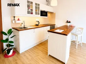 Pronájem bytu 1+kk, Praha - Uhříněves, Blšanecká, 32 m2
