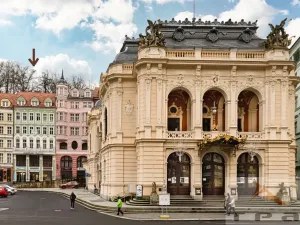 Prodej obchodního prostoru, Karlovy Vary, Divadelní náměstí, 100 m2