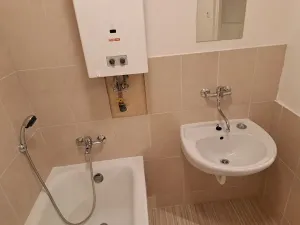 Pronájem bytu 1+kk, Praha - Bubeneč, 30 m2