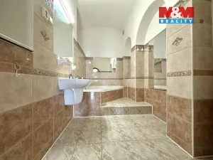 Pronájem atypického bytu, Kadaň, Mírové náměstí, 78 m2