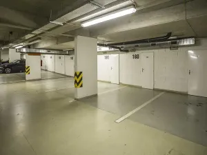Pronájem garážového stání, Praha - Vinohrady, Italská, 12 m2