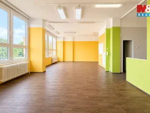 Pronájem obchodního prostoru, Louny, Náměstí Benedikta Rejta, 82 m2