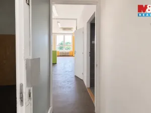 Pronájem obchodního prostoru, Louny, Náměstí Benedikta Rejta, 82 m2