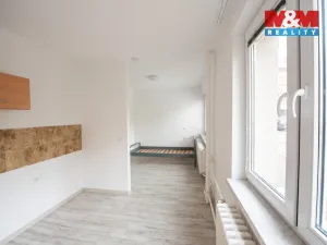 Pronájem bytu 1+kk, Hradec Králové, Sušilova, 32 m2