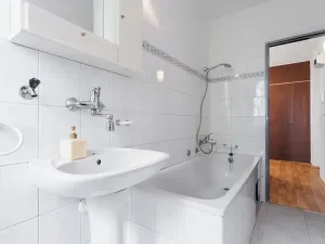 Prodej bytu 3+1, Praha - Zbraslav, Svépomoci, 85 m2