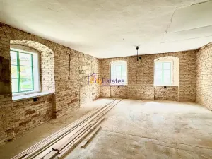 Prodej komerční nemovitosti, Tuhaň, 700 m2