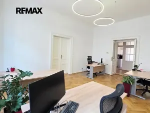 Pronájem kanceláře, Praha - Karlín, Sokolovská, 49 m2