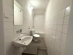 Pronájem skladu, Praha - Strašnice, Saratovská, 130 m2