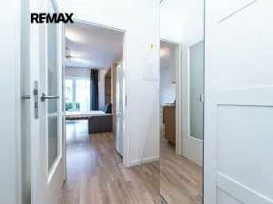 Pronájem bytu 1+kk, Praha - Libeň, Novovysočanská, 25 m2