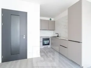 Pronájem bytu 2+kk, Praha - Vysočany, Poděbradská, 51 m2
