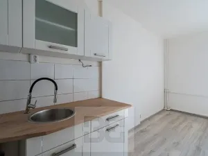Pronájem bytu 1+kk, Praha - Kobylisy, Náhorní, 19 m2