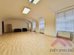 Pronájem kanceláře, Praha - Smíchov, Holečkova, 140 m2