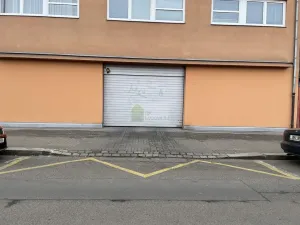 Pronájem garážového stání, Praha - Nusle, Bartoškova, 13 m2