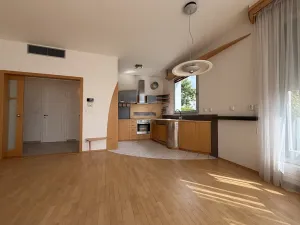 Pronájem bytu 3+kk, Praha - Střešovice, Na bateriích, 104 m2
