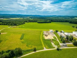 Prodej komerčního pozemku, Omlenice, 2175 m2