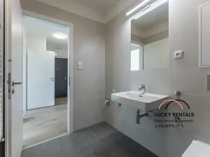 Pronájem bytu 2+kk, Praha - Vysočany, Pod Harfou, 38 m2